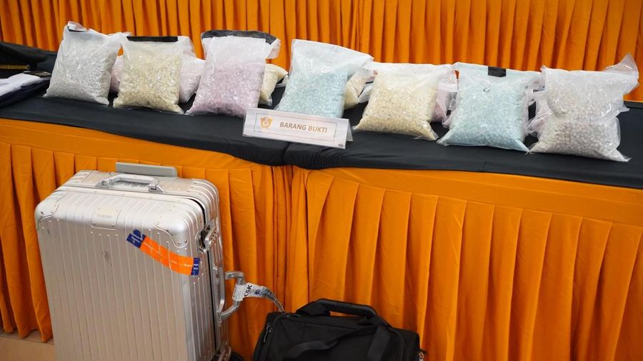Konferensi Pers Penindakan Bea Cukai Terhadap Pembawaan Narkotika 26 KG Oleh Pilot  di Bandara Soekarno-Hatta Jumat (31/7). (Dok DJBC)