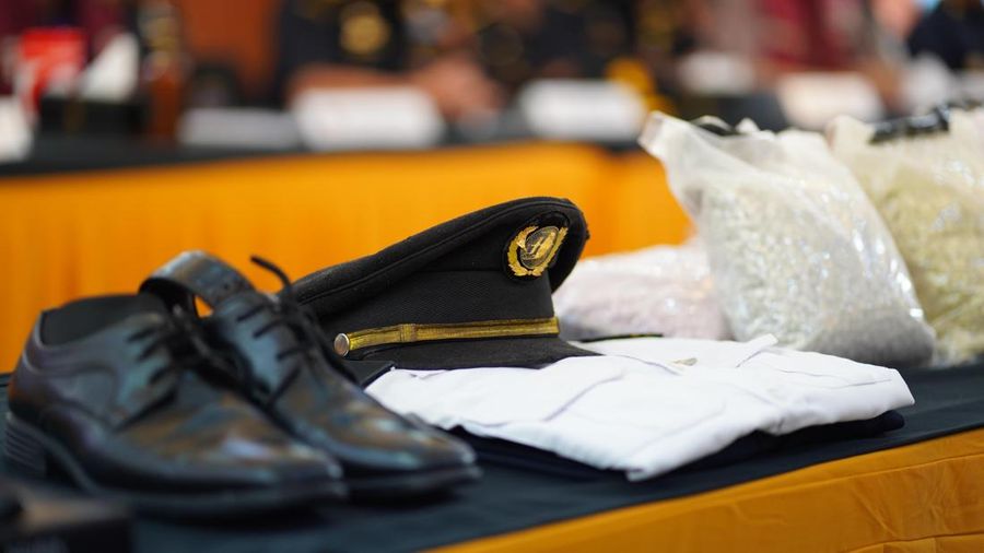 Konferensi Pers Penindakan Bea Cukai Terhadap Pembawaan Narkotika 26 KG Oleh Pilot  di Bandara Soekarno-Hatta Jumat (31/7). (Dok DJBC)