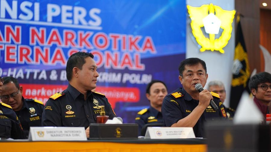 Konferensi Pers Penindakan Bea Cukai Terhadap Pembawaan Narkotika 26 KG Oleh Pilot  di Bandara Soekarno-Hatta Jumat (31/7). (Dok DJBC)