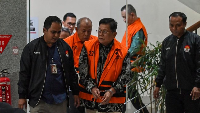 KPK Tahan Tersangka Korupsi Asuransi Jasindo
