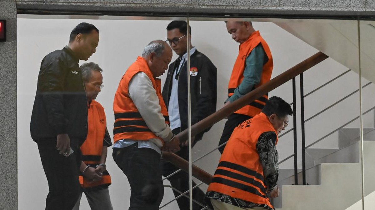 KPK Tahan Tersangka Korupsi Asuransi Jasindo