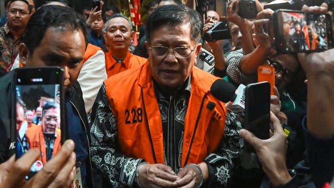 KPK Tahan Tersangka Korupsi Asuransi Jasindo