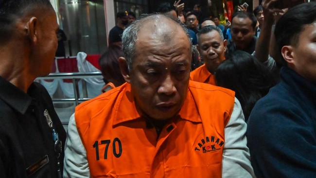 KPK Tahan Tersangka Korupsi Asuransi Jasindo