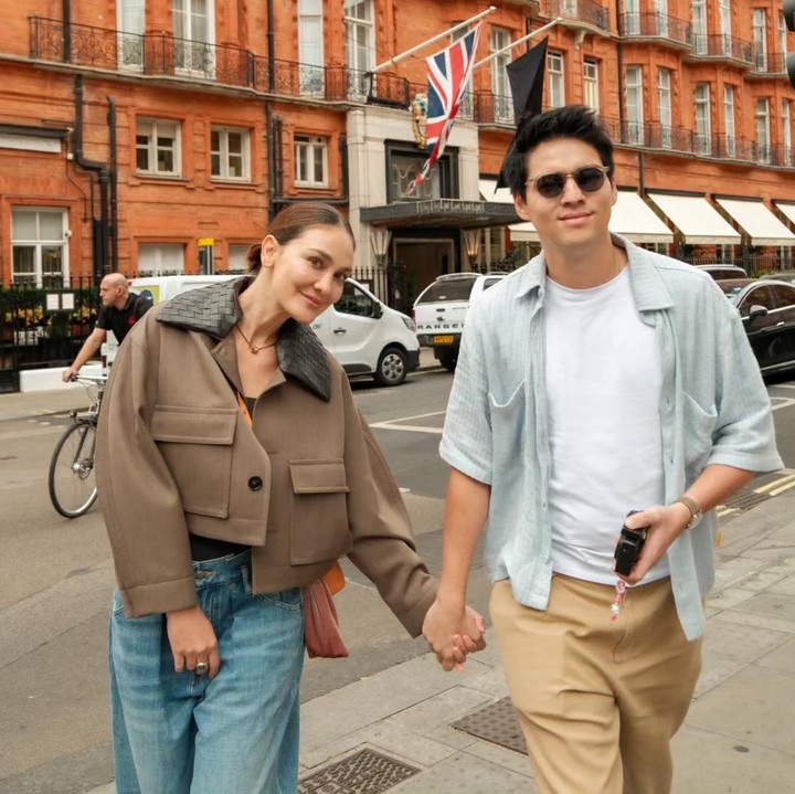 <p>Pasangan artis Luna Maya dan Maxime Bouttier baru-baru ini menghabiskan libur pertengahan tahun di Inggris. Keduanya terbang ke The Black Country untuk <em>quality time</em> bersama, Bunda. (Foto: Instagram @lunamaya/ @bouttier_maxime)</p>