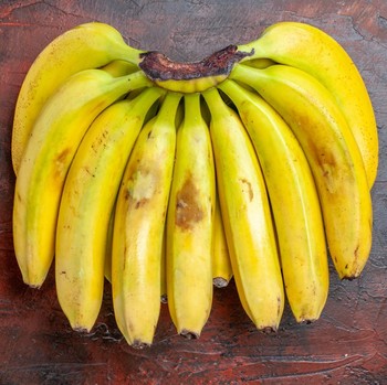 Mitos atau Fakta: Benarkah Kulit Pisang Efektif Merawat Wajah?