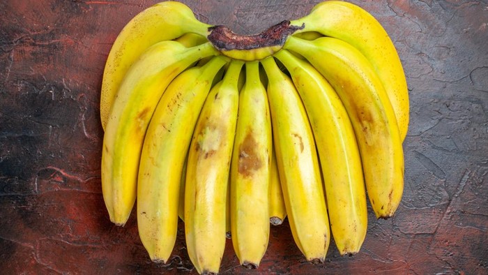 Mitos atau Fakta: Benarkah Kulit Pisang Efektif Merawat Wajah?