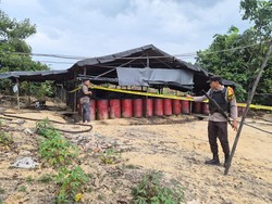 Polisi Gerebek 2 Lokasi Illegal Refinery di Muba, 4 Pelaku Diamankan