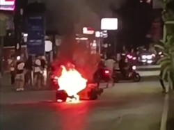 Video: Gangster Serang Warga di Makassar, Motor Pelaku Berujung Dibakar