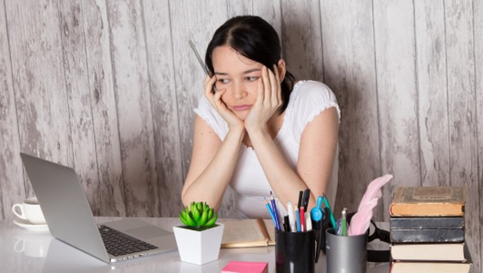 Kenapa Kita Suka Lari dari Masalah? Kenalan dengan 'Avoidance Coping' yang Nggak Kamu Sadari
