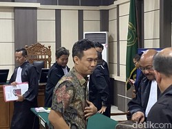 Bupati Cilacap Didakwa Peras Anak Buah Rp 568 Juta Buat THR