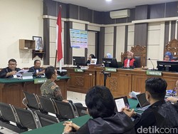 Bupati Cilacap Syamsul Aulia Didakwa Peras Bawahan Rp 568 Juta untuk THR