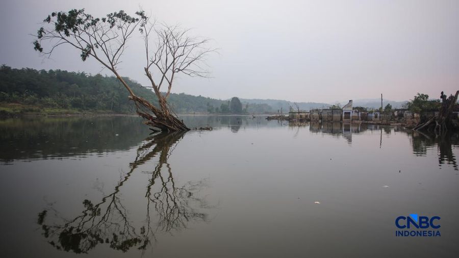 Suasana permukiman nan kembali muncul di area Bendungan Karian nan mengering di Kampung Somang, Lebak, Banten, Kamis (30/7/2026). (CNBC Indonesia/Faisal Rahman)