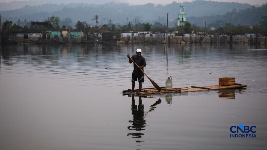 Suasana permukiman nan kembali muncul di area Bendungan Karian nan mengering di Kampung Somang, Lebak, Banten, Kamis (30/7/2026). (CNBC Indonesia/Faisal Rahman)