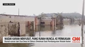 Waduk Karian Menyusut, Puing Rumah Muncul ke Permukaan