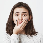 7 Alasan Bibir Tetap Pecah-Pecah Meski Rajin Pakai Lip Balm