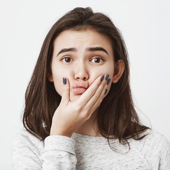 7 Alasan Bibir Tetap Pecah-Pecah Meski Rajin Pakai Lip Balm