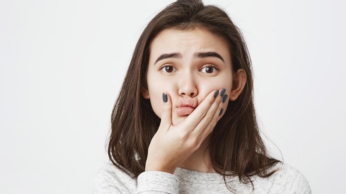 7 Alasan Bibir Tetap Pecah-Pecah Meski Rajin Pakai Lip Balm