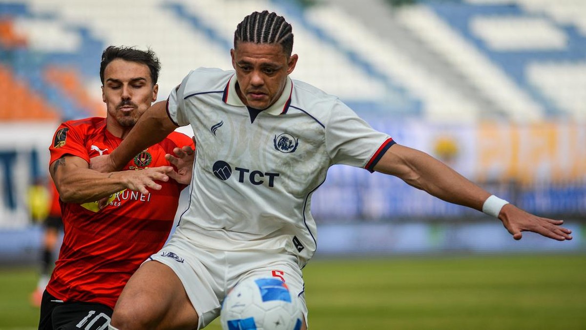 Persib Digdaya, Arema Runner Up