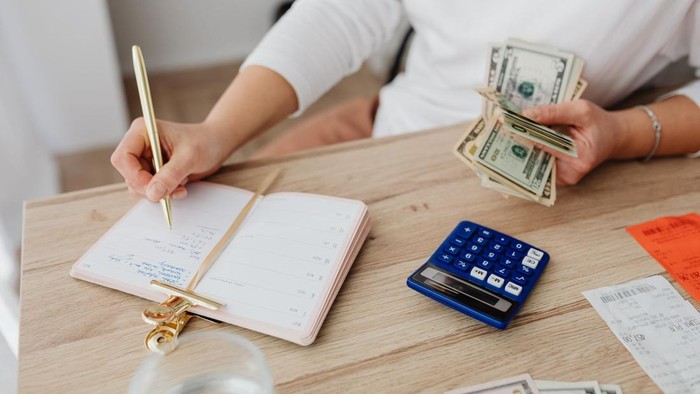 6 Cara Menghemat Uang In This Economy yang Banyak Dipraktikkan Perempuan Cerdas