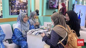 Hari keempat penyelenggaraan CNN Indonesia Islamic Travel Connect 2026 dipadati pengunjung pada Sabtu (1/8).