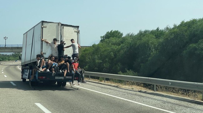Israel Diduga Dalangi Migran Maroko Serbu Ceuta Spanyol
