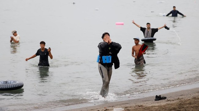 Israel Diduga Dalangi Migran Maroko Serbu Ceuta Spanyol