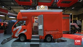 Isuzu Traga Putri Salon Studio adalah salon rambut berjalan yang dibuat berbasis pikap Traga. Kendaraan ini dipamerkan di GIIAS 2026.