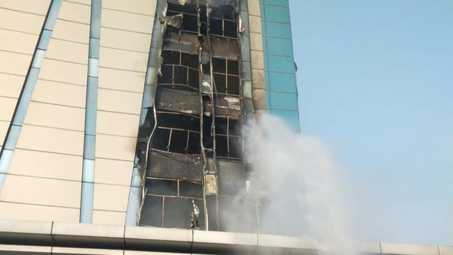 Kebakaran melanda Hotel Pullman yang berlokasi di Jalan Letjen S. Parman, Kelurahan Tanjung Duren Selatan, Kecamatan Grogol Petamburan, Jakarta Barat, pada Sabtu (1/8/2026) pagi. ANTARA/HO-Sudin Gulkarmat Jakbar