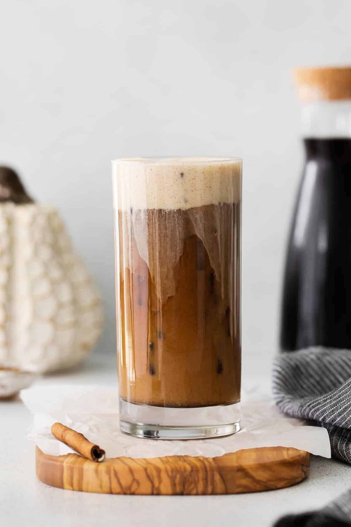 Pumpkin Cream Cold Brew mencerminkan karakter Oktober yang ramah, hangat, dan penuh pesona. Kehadirannya memberikan kesan nyaman sekaligus mampu menghidupkan suasana./ Foto: pinterest.com