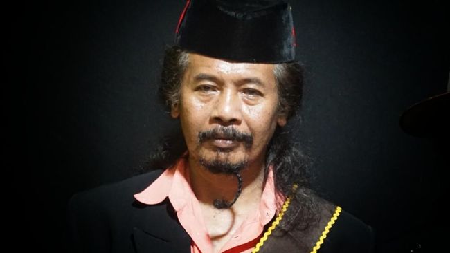 Pelukis terkenal Nasirun dari Cilacap meninggal dunia di Yogyakarta. Dikenal dengan karya ekspresif, ia akan dikebumikan di Taman Makam Seniman Giri Sapto.
