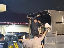 Video: Warga Gerebek Kos di Padangsidimpuan, 39 Orang Diduga Kumpul Kebo Diamankan