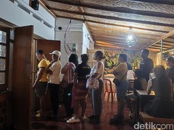 700 Cangkir Kopi Gratis Ludes Diserbu Warga saat Tumpek Krulut di Buleleng