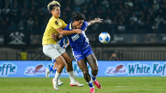 Persib Digdaya, Arema Runner Up