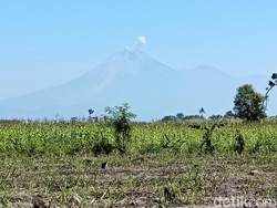Semeru Kembali Luncurkan Lava Pijar Sejauh 1 Kilometer Sabtu Dini Hari