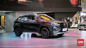 Suzuki Fronx SGX Hybrid Kuro yang dirilis pada Sabtu (1/8) di GIIAS 2026 ditempatkan sebagai varian teratas Fronx seharga Rp333,8 juta.