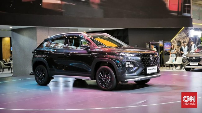 Suzuki Fronx SGX Hybrid Kuro yang dirilis pada Sabtu (1/8) di GIIAS 2026 ditempatkan sebagai varian teratas Fronx seharga Rp333,8 juta.