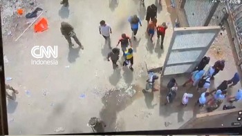 Rekaman video menunjukkan para migran kembali ke Maroko usai menyeberangi Spanyol pada Jumat (31/7).