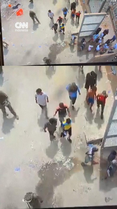 Rekaman video menunjukkan para migran kembali ke Maroko usai menyeberangi Spanyol pada Jumat (31/7).
