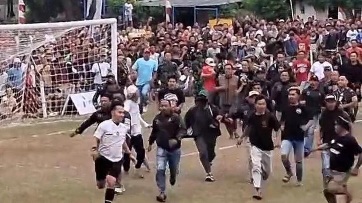 Tak Terima Keputusan, Suporter Keroyok Wasit Tarkam di Purbalingga