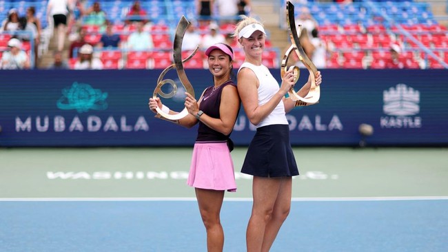 WASHINGTON, DC - AUGUST 01: Aldila Sutjiadi of Indonesia and Erin Routliffe of New Zealand pose with their women's doubles trophy following a championship match against Makoto Ninomiya of Japan and Andreja Klepac of Slovenia on day six of the Mubadal