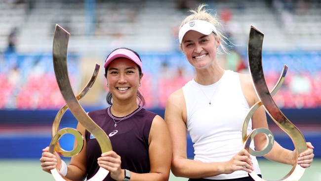 WASHINGTON, DC - AUGUST 01: Aldila Sutjiadi of Indonesia and Erin Routliffe of New Zealand pose with their women's doubles trophy following a championship match against Makoto Ninomiya of Japan and Andreja Klepac of Slovenia on day six of the Mubadal