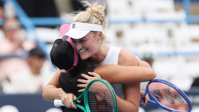 WASHINGTON, DC - AUGUST 01: Aldila Sutjiadi of Indonesia and Erin Routliffe of New Zealand celebrate during a women's doubles championship match against Makoto Ninomiya of Japan and Andreja Klepac of Slovenia on day six of the Mubadala DC Open 2026 a