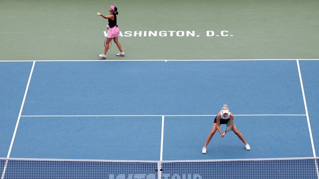 WASHINGTON, DC - AUGUST 01: Aldila Sutjiadi of Indonesia and Erin Routliffe of New Zealand during a women's doubles championship match against Makoto Ninomiya of Japan and Andreja Klepac of Slovenia on day six of the Mubadala DC Open 2026 at William