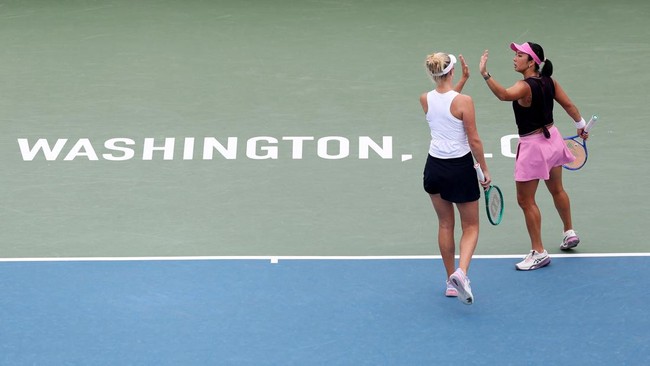 WASHINGTON, DC - AUGUST 01: Aldila Sutjiadi of Indonesia and Erin Routliffe of New Zealand celebrate during a women's doubles championship match against Makoto Ninomiya of Japan and Andreja Klepac of Slovenia on day six of the Mubadala DC Open 2026 a