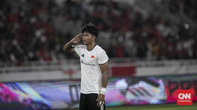Arkhan Kaka melakukan selebrasi usai membobol gawang Aston Villa di Stadion Utama Gelora Bung Karno, Senayan, Jakarta, Sabtu (1/7) malam. Indonesia All Stars kalah 1-3 dalam laga ekshibisi ini.