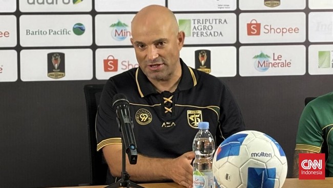 Bernardo Tavares membawa Persebaya lolos ke babak semifinal Piala Presiden 2026 dengan status juara Grup B usai mengalahkan Port FC di Stadion Gelora Bung Tomo, Sabtu (1/7) malam.