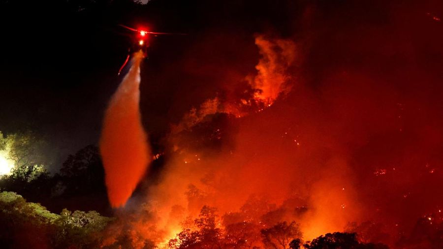 A helicopter drops water as Feliz Fire burns, near Hopland, California, U.S., August 1, 2026. REUTERS/Fred Greaves     TPX IMAGES OF THE DAY