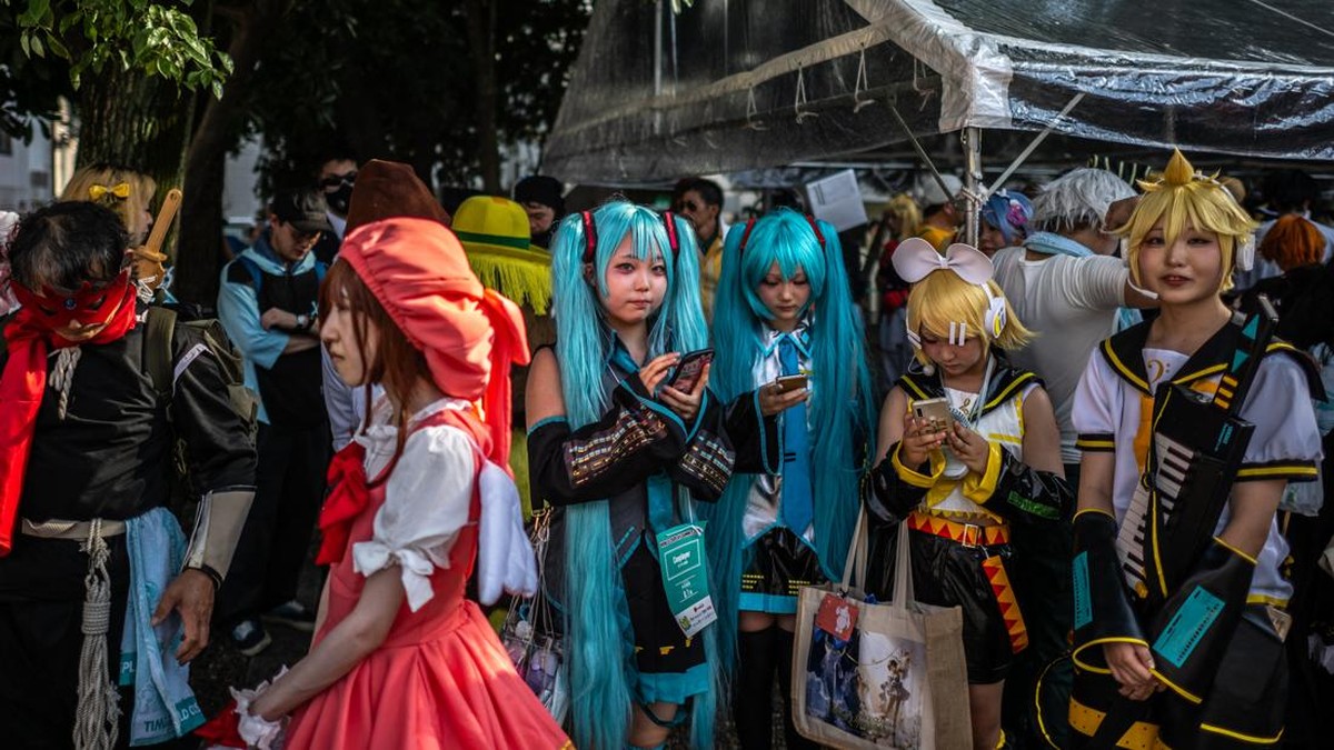 Teriknya cuaca panas Jepang dirasakan para peserta World Cosplay Summit (WCS) saat menunggu parade akbar di Nagoya, Sabtu (1/8).