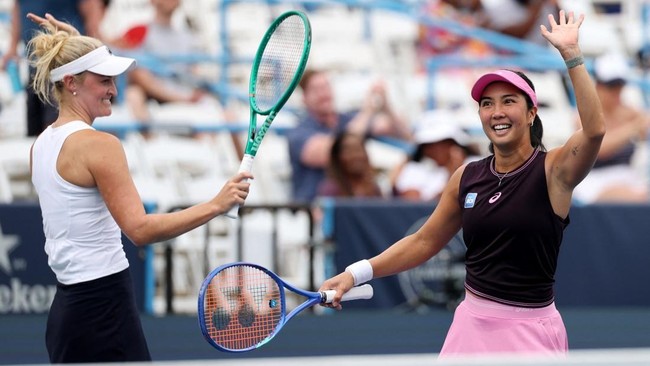 WASHINGTON, DC - AUGUST 01: Aldila Sutjiadi of Indonesia and Erin Routliffe of New Zealand celebrate during a women's doubles championship match against Makoto Ninomiya of Japan and Andreja Klepac of Slovenia on day six of the Mubadala DC Open 2026 a