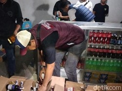 Polisi Sita Botol Miras dari Warung Samaran di Majalengka
